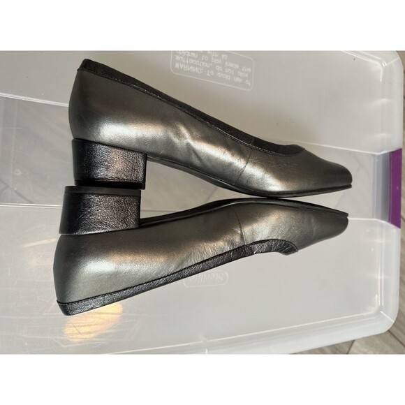 Trotters Pewter Leather Low Heel Women’s 8.5 Wide 1 inch Block Heel - Picture 8 of 9